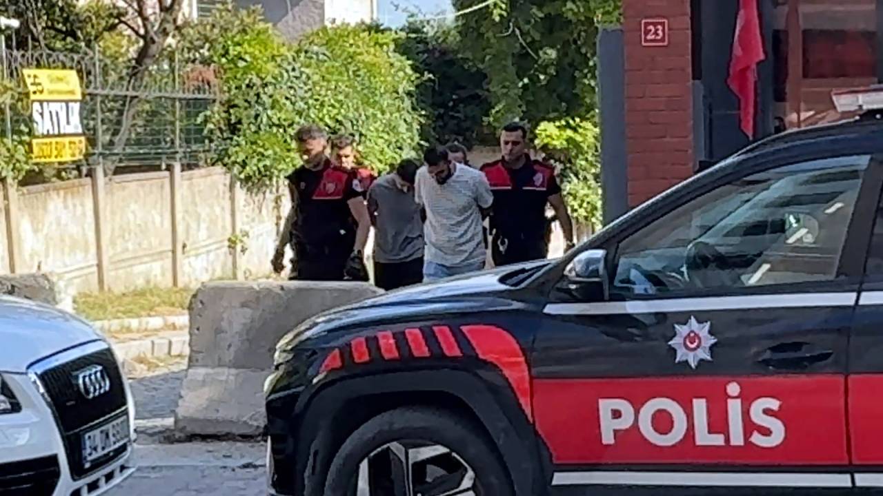 avcilarda metruk binada uyusturucu operasyonu 2 gozalti VDNSPZL3