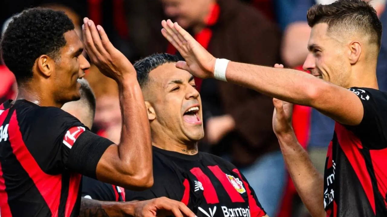 Bayer Leverkusen evinde üç puanı 2 golle aldı!