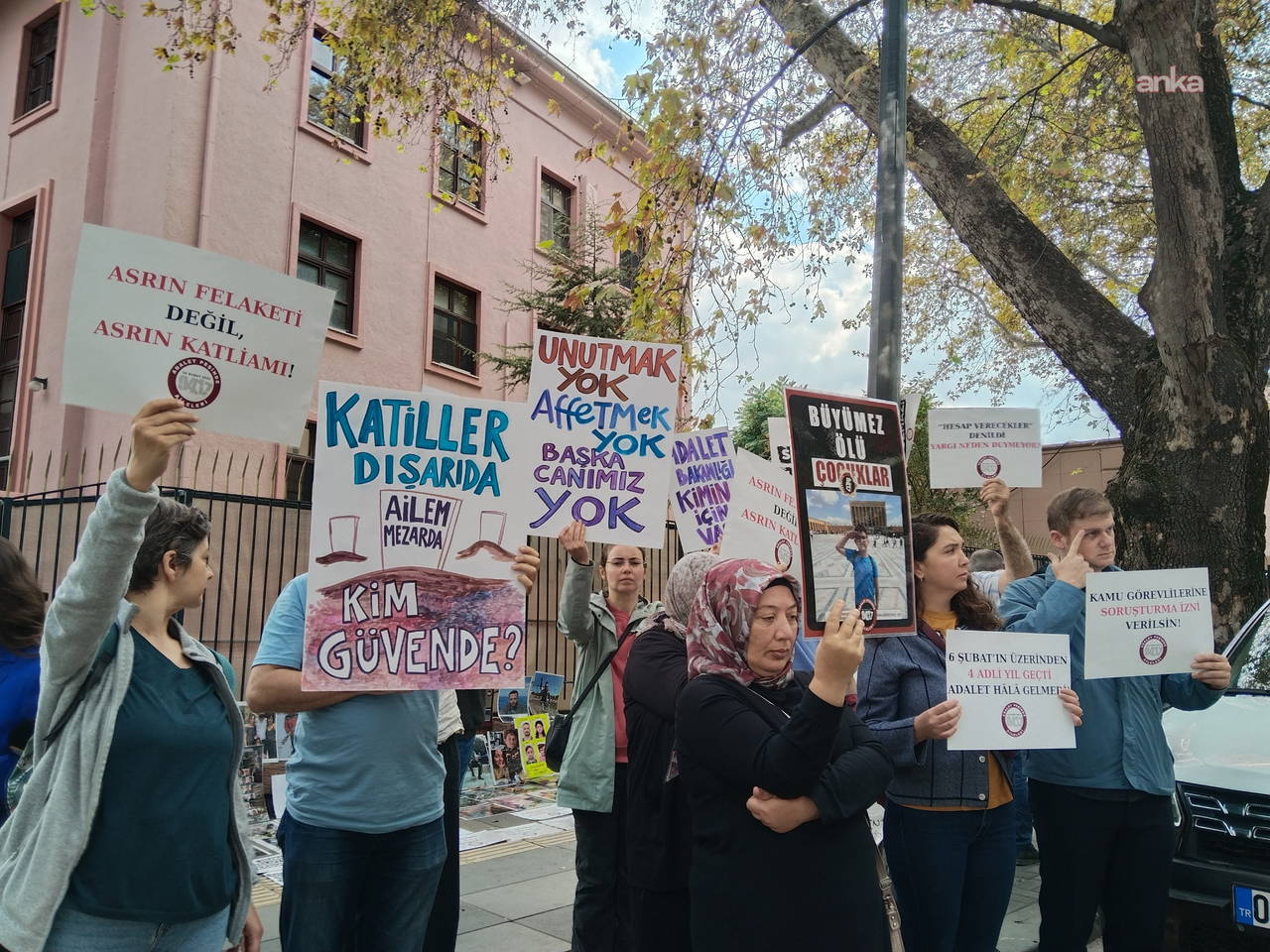 depremzedelerin adalet bakanligi onundeki nobeti 10 gununde tastan ses var bakanliktan ses yok 0