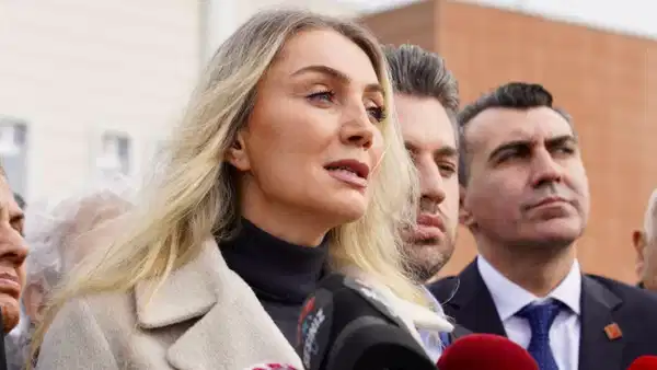Dilek Kaya İmamoğlu isyan etti… ‘Ekrem İmamoğlu’nu ve haksız tutsak edilen arkadaşlarını serbest bırakın’