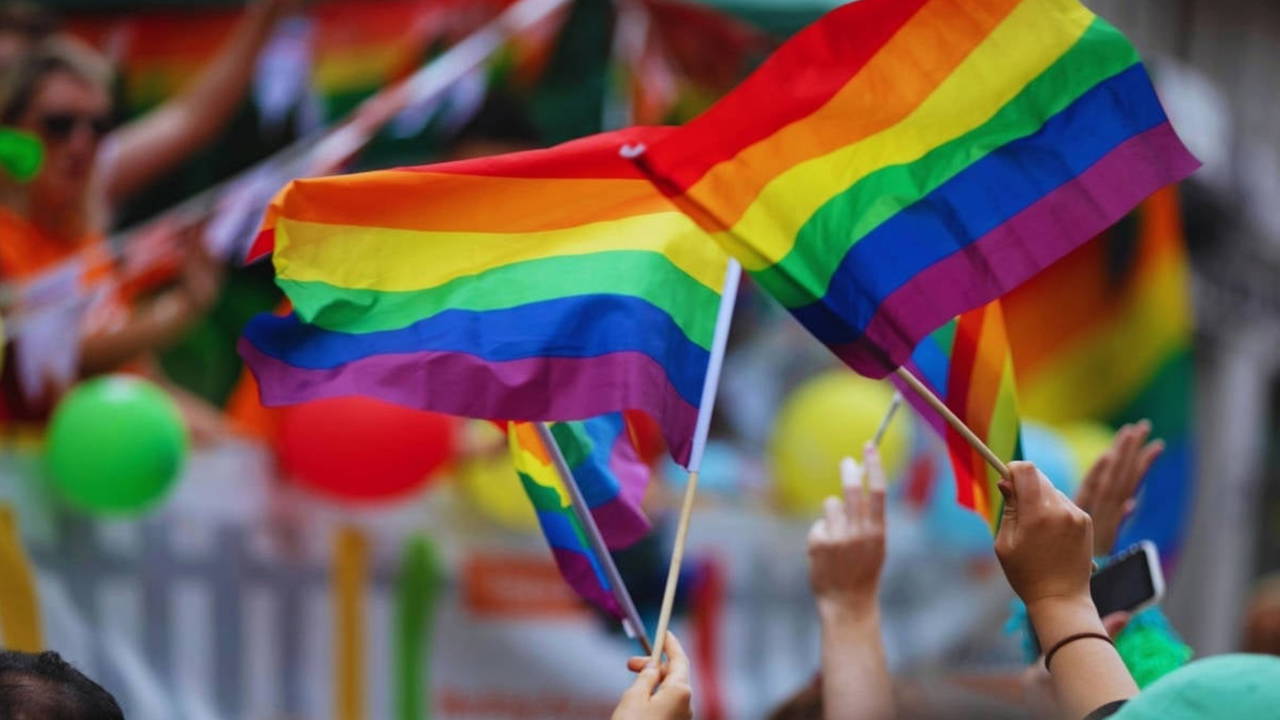 Dünya çapından 450’yi aşkın kurum ve örgütten ortak çağrı: ‘LGBTİ+ örgütlerine yönelik operasyonlara son verilsin’