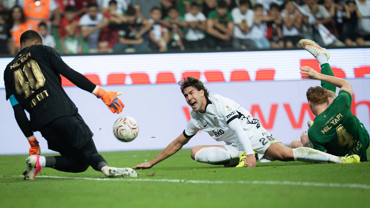 eski hakemler amedspor besiktas macinin tartismali pozisyonlarini degerlendirdi kirmizi kart ve penalti karari JzNL3spw