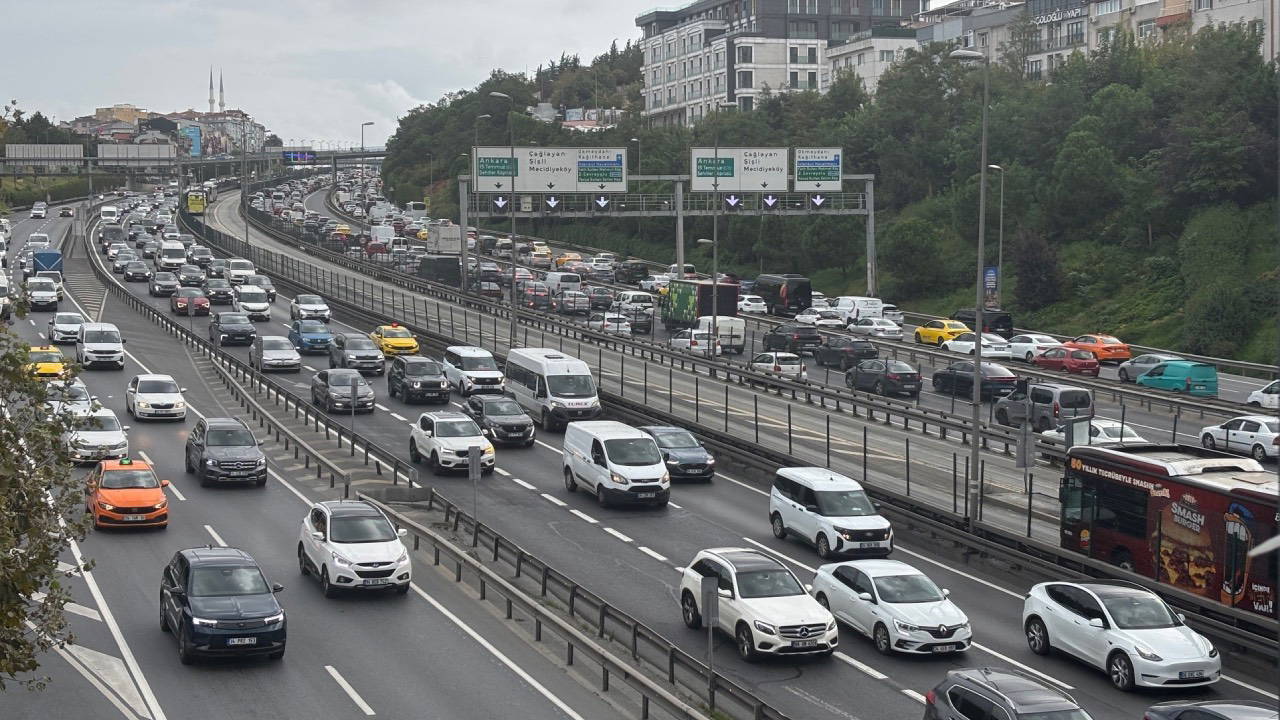 istanbul gune yogun trafikle basladi yogunluk yuzde 71e ulasti mEmHqbkR