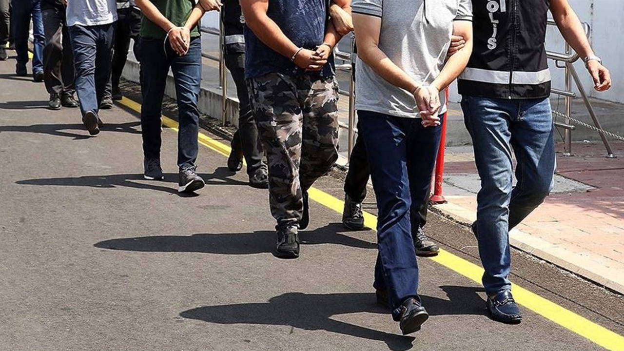 İstanbul merkezli ‘çalıntı otomobil’ operasyonu: 10 kişi yakalandı!