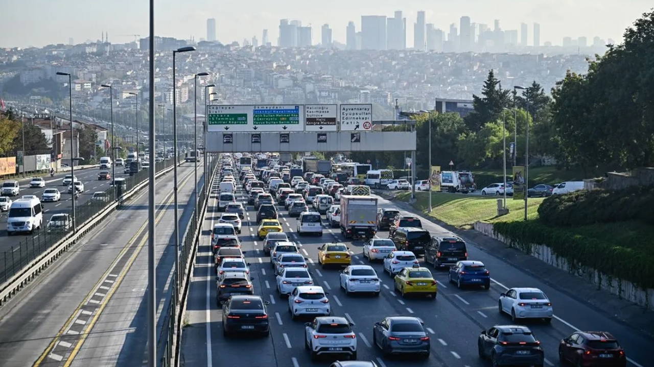 istanbulda haftanin ilk is gununde trafik yogunlugu yasaniyor pLODyfZI