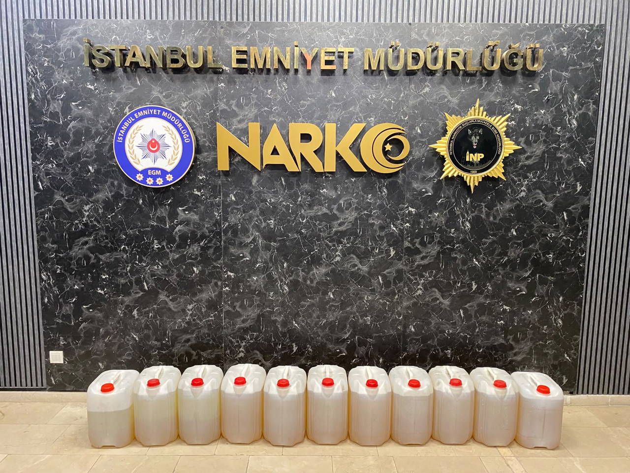 istanbulda tirin yakit tankinda 224 kilo sivi metamfetamin ele gecirildi 0 6jy1Q7g4