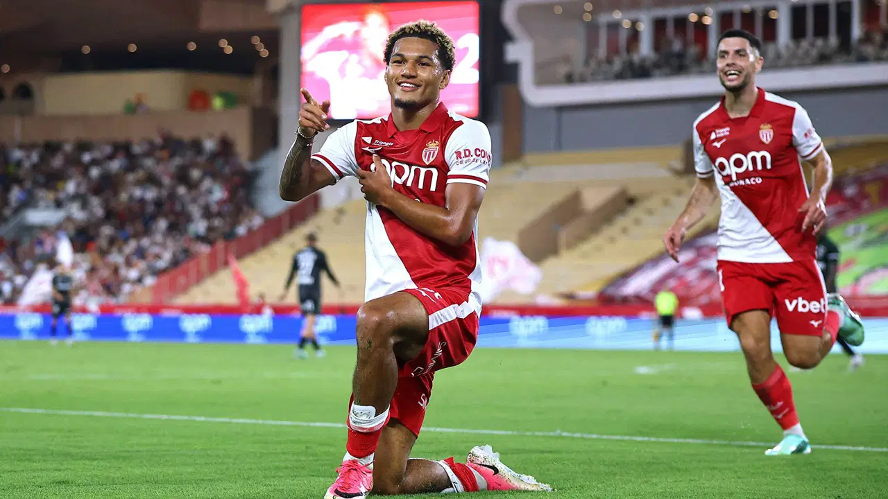 Monaco Lens’i devirdi, liderliğe yükseldi