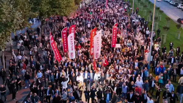 Özgür Özel Bursa’da binlerle buluştu, Erdoğan’a seslendi ‘Gel Bursa’da seçimleri yenileyelim’