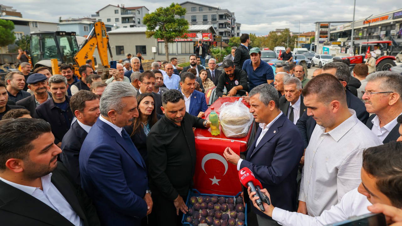Özgür Özel Bursa’da incir üreticileriyle buluştu: ‘Çiftçinin kullandığı mazot ÖTV’siz ve KDV’siz olacak’