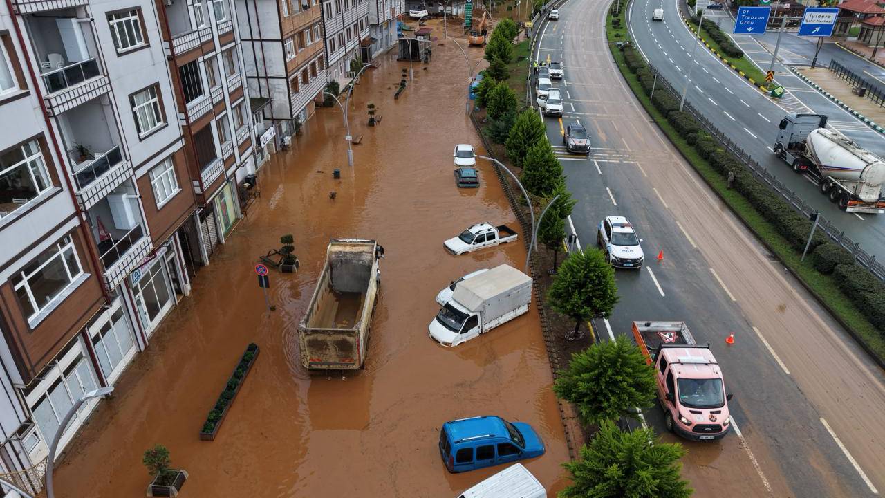 Rize’de sağanak etkili oldu: Sel ve taşkınlara yol açtı