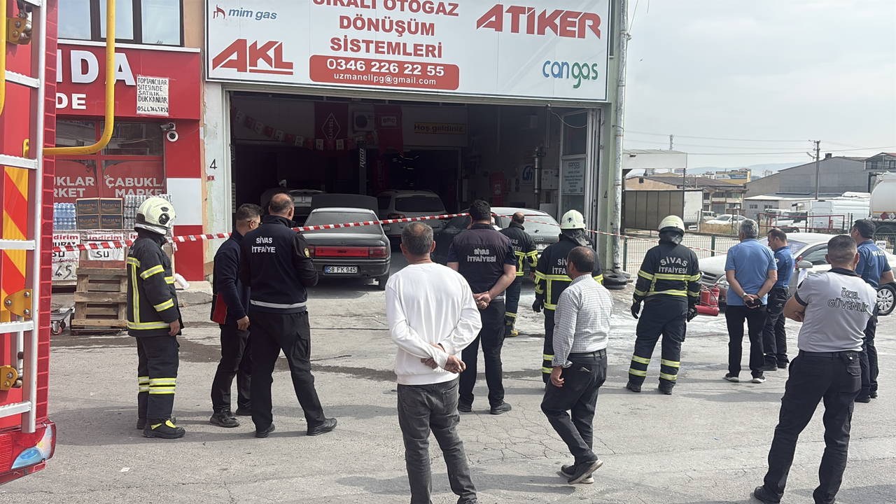 Sivas’ta LPG dönüşüm servisinde patlama: 5 kişi yaralandı 3 sivasta lpg donusum servisinde patlama 5 kisi yaralandi 1 4WpVQukE