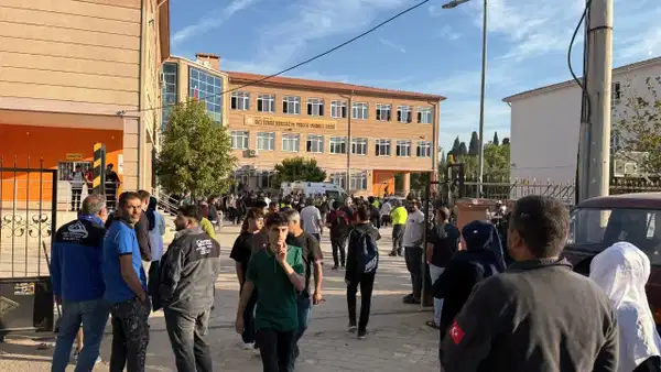 Son dakika… Manisa’da okula silahlı saldırı: İkisi ağır 11 kişi yaralandı