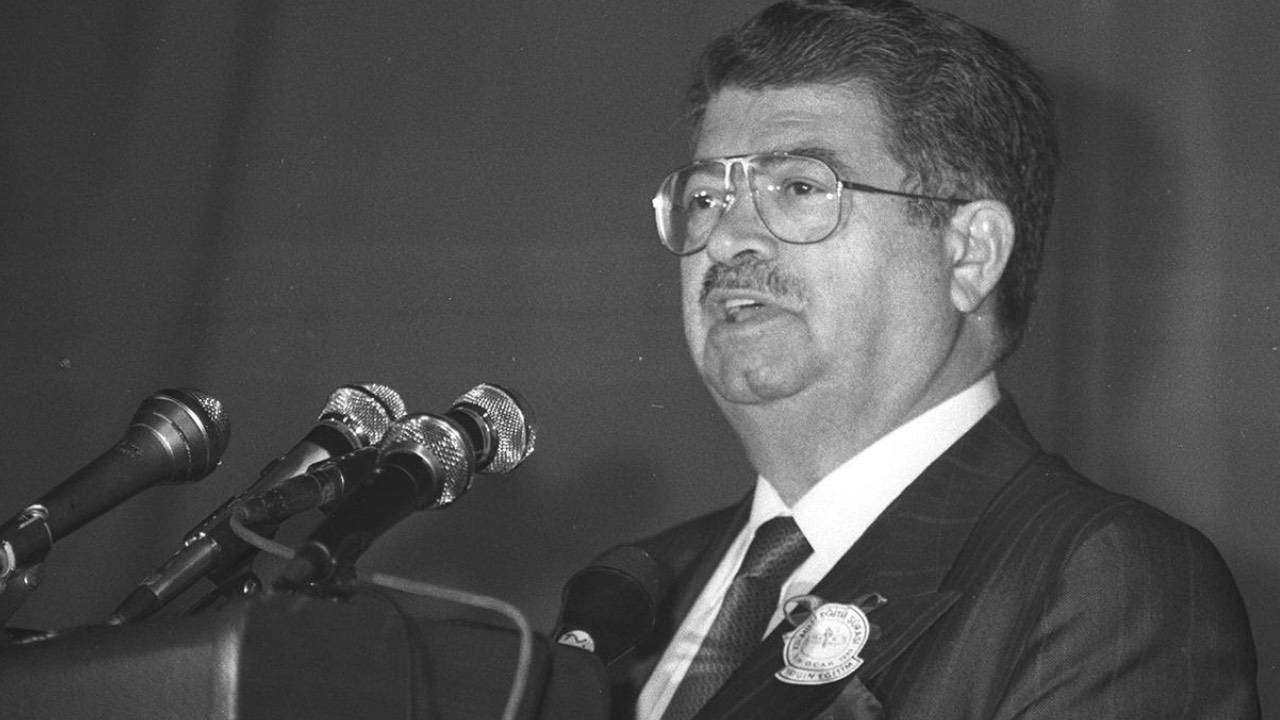 33 yildir korunuyor turgut ozalin hayatini kaybettigi ambulansin icinden ne cikti 1