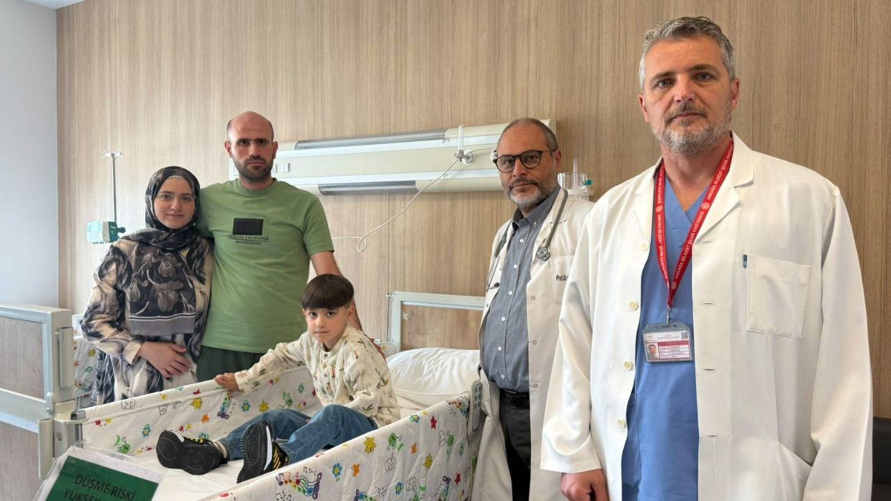 Ankara’da tıp tarihine geçen ameliyat: İç organları ters doğan 5 yaşındaki Ömer sağlığına kavuştu
