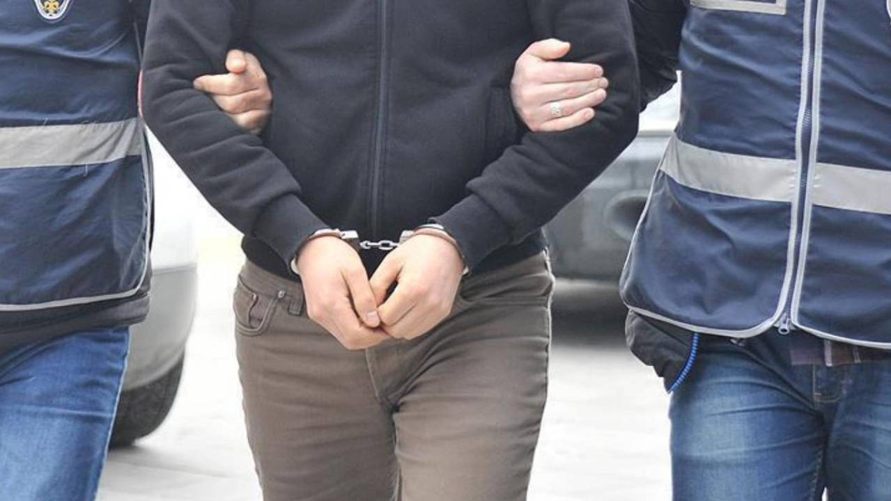 Antalya’ya tatile gelen gurbetçi ‘cumhurbaşkanına hakaret’ten tutuklandı