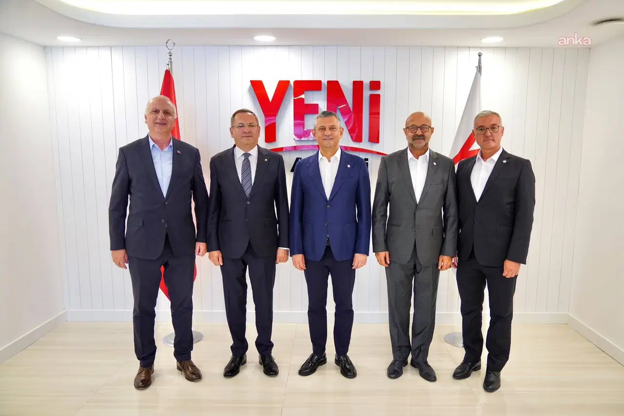 ayvalik belediye baskani erginden ozgur ozele ziyaret 0 zh4DctdH