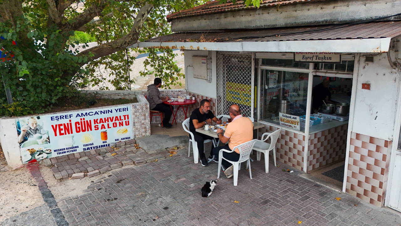bergamanin esref amcasi 80 yillik kahvalti dukkanina veda ediyor 3 ekdUSZwn