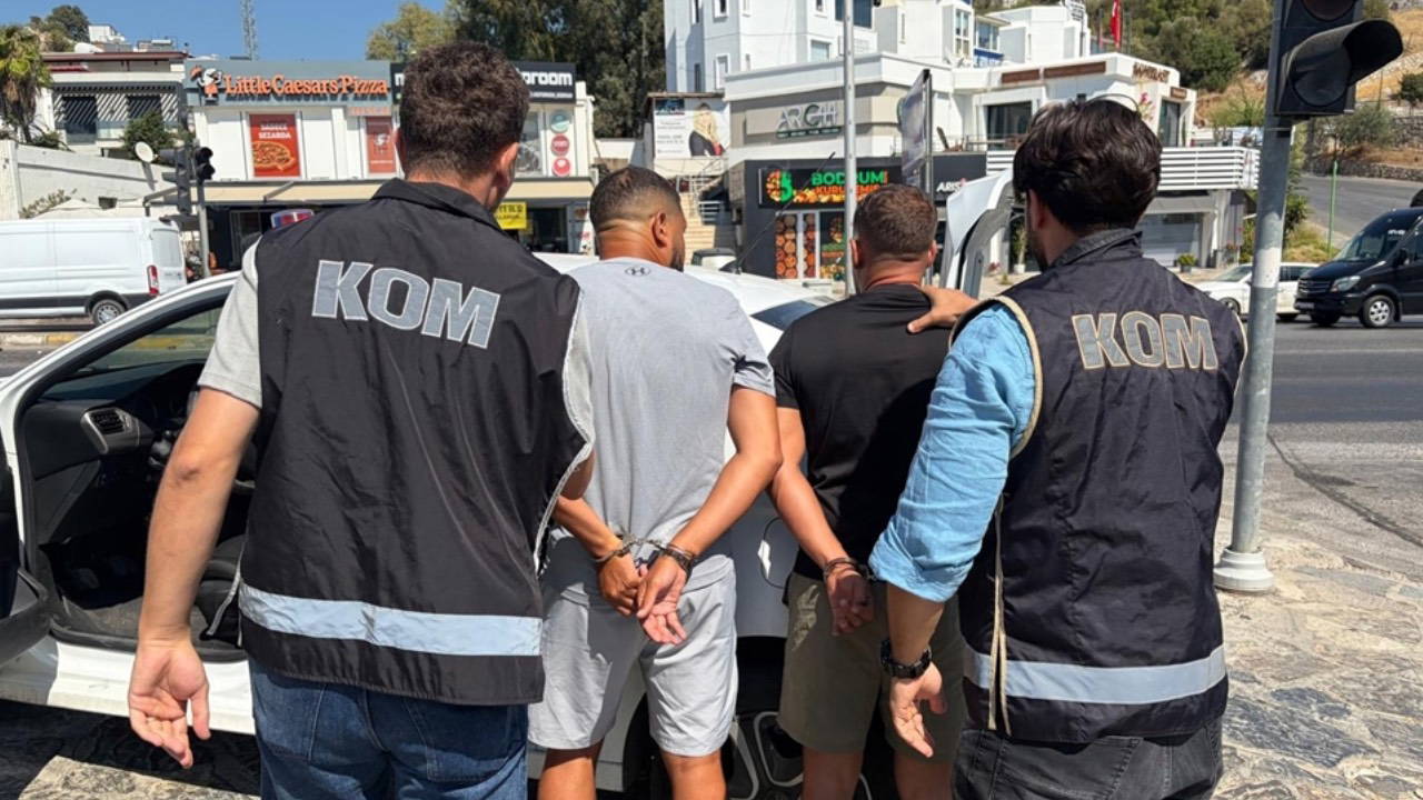 bodrumda kirmizi bultenle aranan supheli sahte kimlikle yakalandi MLw7Kedu