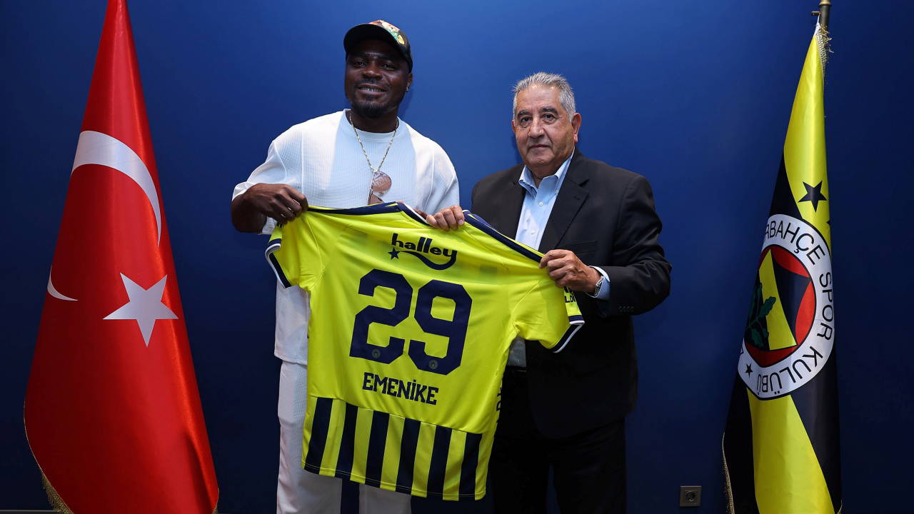 Emmanuel Emenike’den Fenerbahçe’ye ziyaret: ‘Burada olmak çok büyük bir mutluluk’