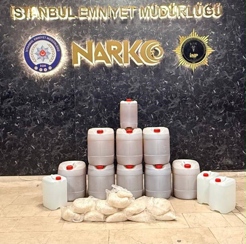 Esenyurt’ta 272 kilogram uyuşturucu ele geçirildi: 4 gözaltı 2 esenyurtta 272 kilogram uyusturucu ele gecirildi 4 gozalti 0 OmATzh3i