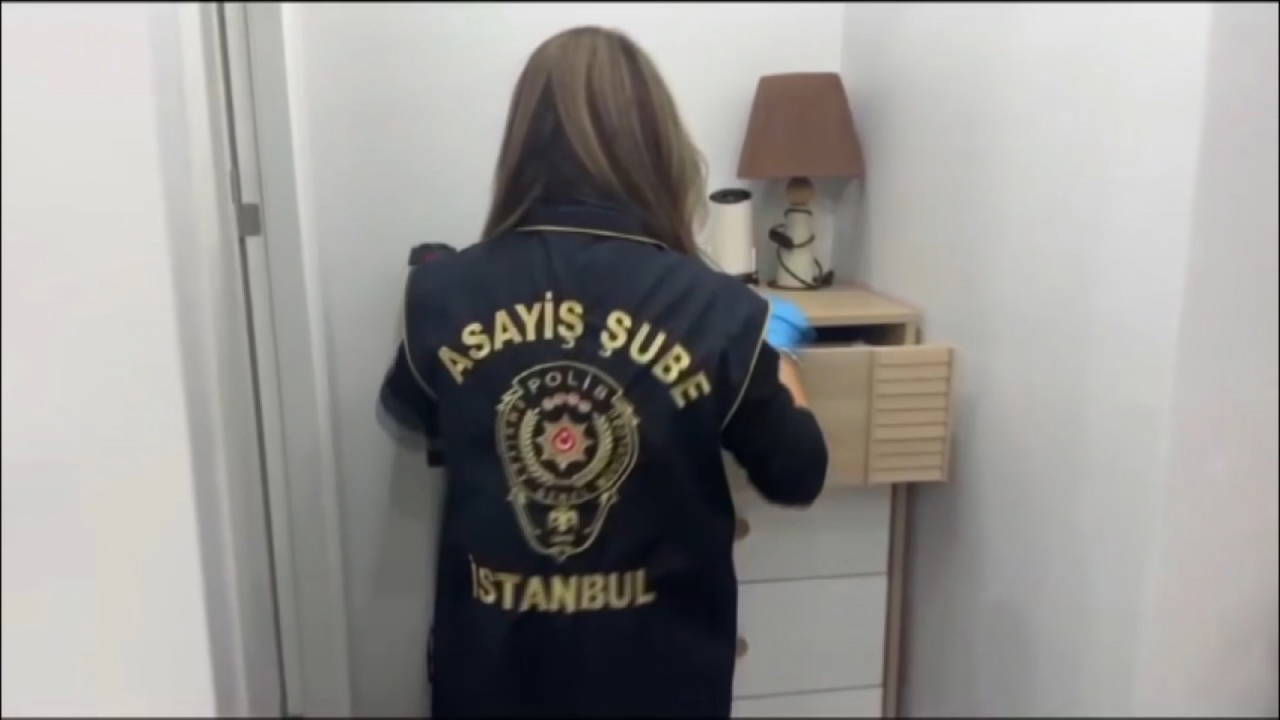 'Güzellik merkezi' adı altında sahte senet dolandırıcılığı operasyonu: 10 gözaltı 3 guzellik merkezi adi altinda sahte senet dolandiriciligi operasyonu 10 gozalti 1 q7sMUWsz
