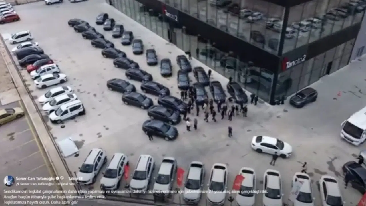 İktidara yakın sendikadan araç teslim şovu 2 iktidara yakin sendikadan arac teslim sovu 0 nBrrS5ry