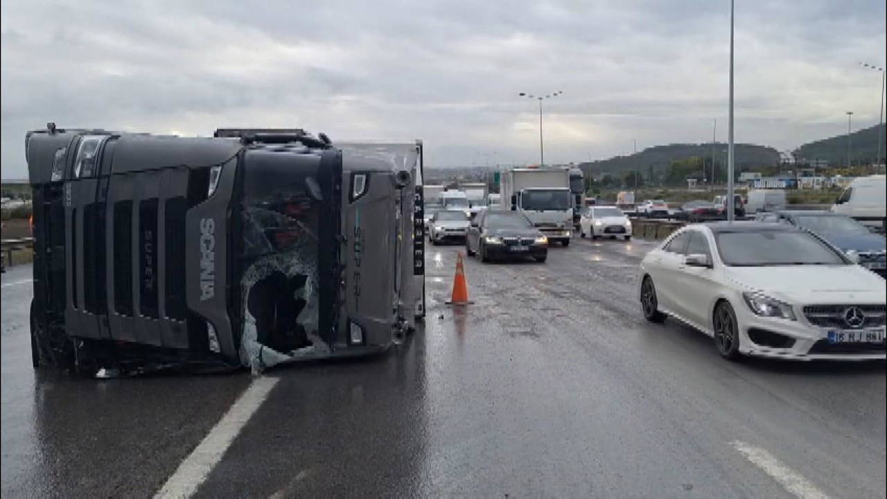 İstanbul'da 'sağanak' etkisi: Kazalar, trafik yoğunluğuna neden oldu 3 istanbulda saganak etkisi kazalar trafik yogunluguna neden oldu 1 KKJNgcNh