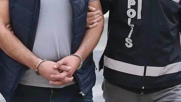 izmirde feto operasyonu 24 supheliden 3u tutuklandi e4ZhQeyD