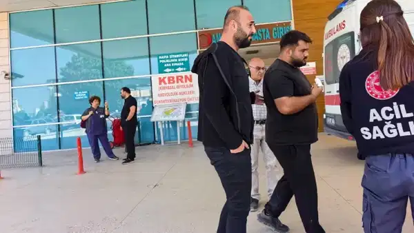 Kopan parmağı buz dolu poşetle hastaneye götürüldü