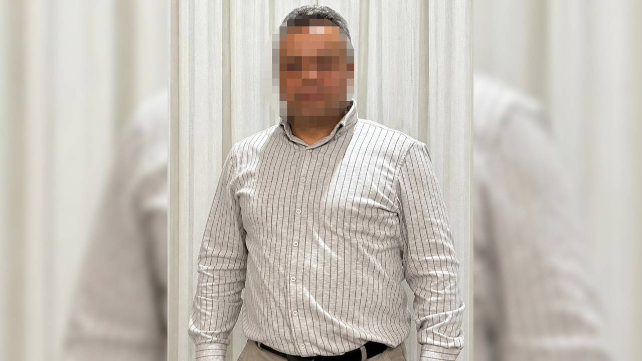 Korku dolu anlar… Sokakta oynayan çocuğu silahla rehin alan cinayet şüphelisi yakalandı!