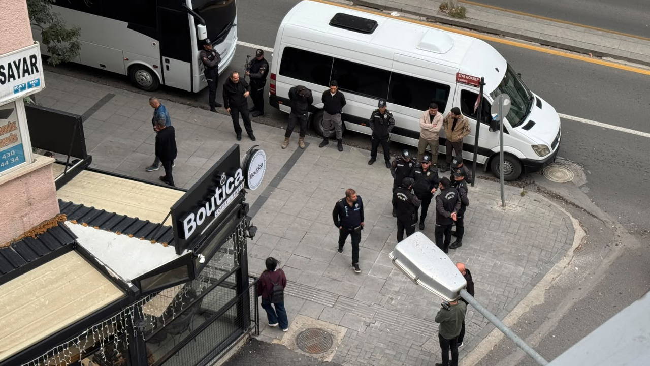 Manisa’daki okul saldırısı sonrası Meclis’e yürüyeceklerdi: Eğitim-İş Genel Merkezi’ne polis ablukası!