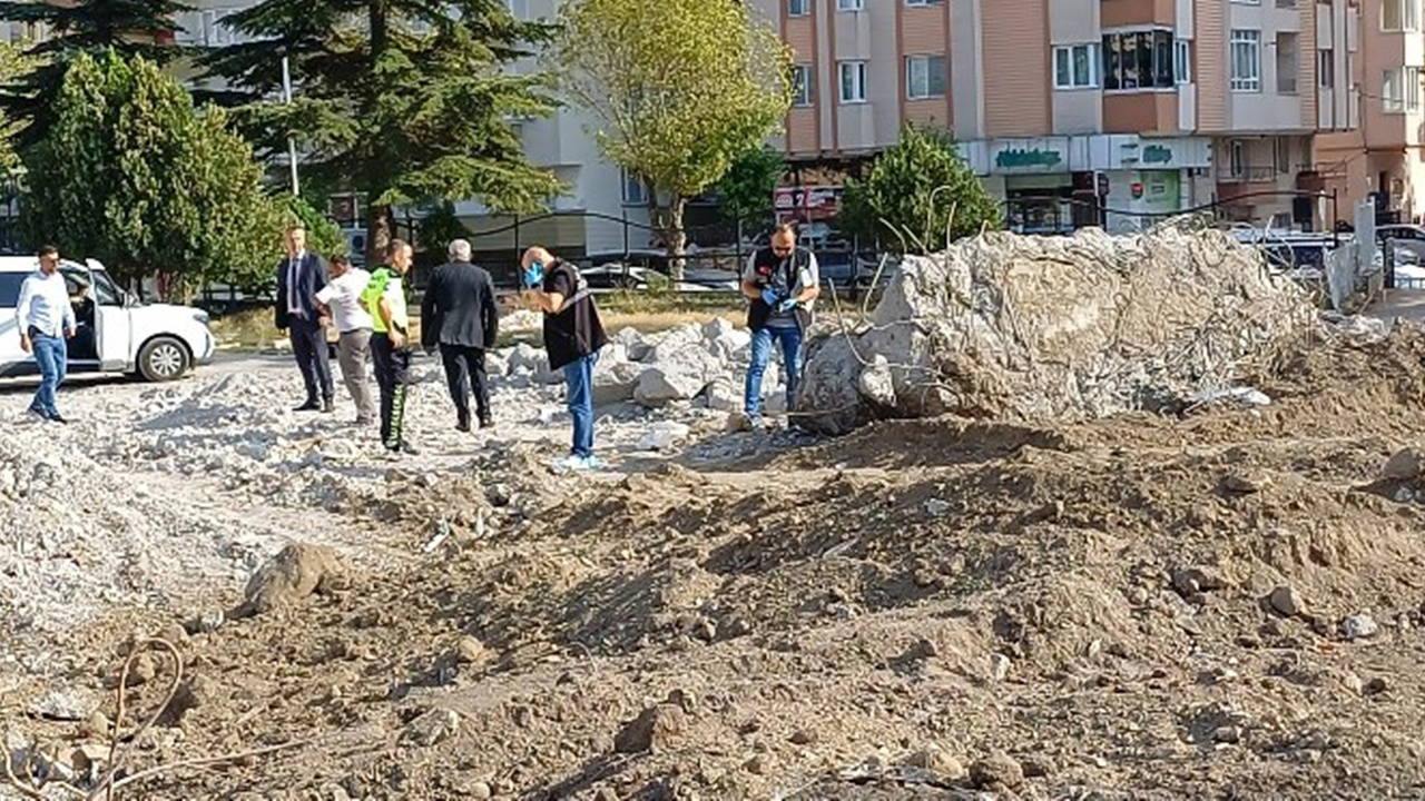 Okul binasının yıkımı sırasında kafatası ve kemik parçaları bulundu: ‘Eski mezarlık’ iddiası