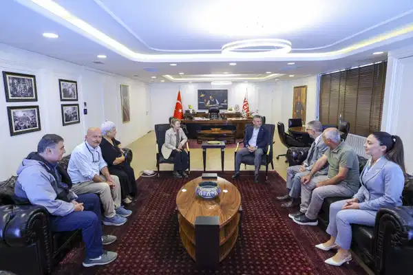 Özgür Özel, 10 Ekim Barış Derneği heyetiyle görüştü 2 ozgur ozel 10 ekim baris dernegi heyetiyle gorustu 0 HRJDYO9f