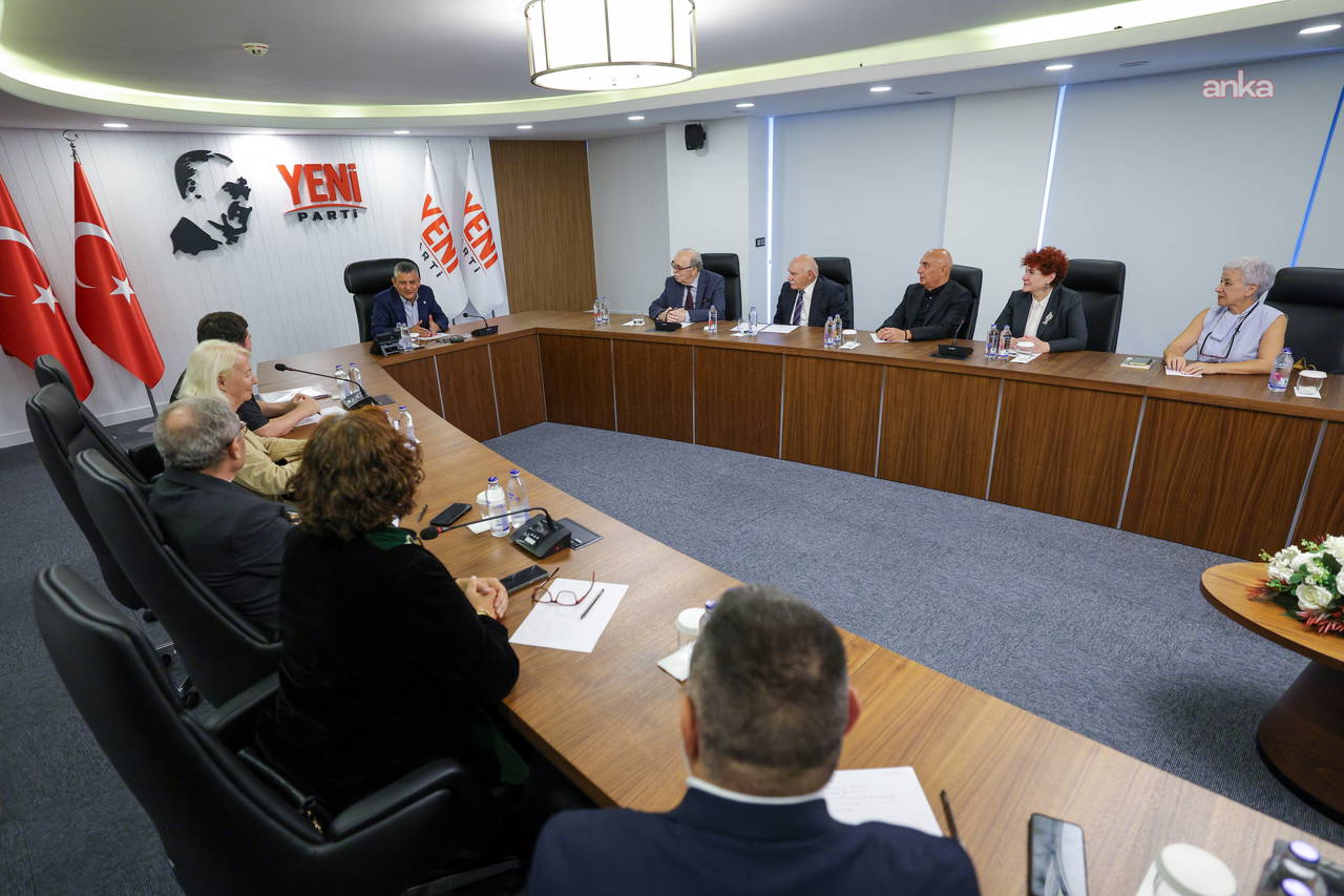Özgür Özel, Kafkas Dernekleri Federasyonu heyetiyle bir araya geldi 2 ozgur ozel kafkas dernekleri federasyonu heyetiyle bir araya geldi 0 hBDFpDEt