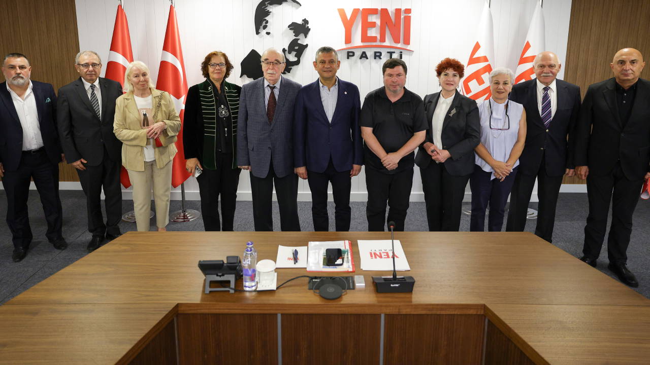 Özgür Özel, Kafkas Dernekleri Federasyonu heyetiyle bir araya geldi