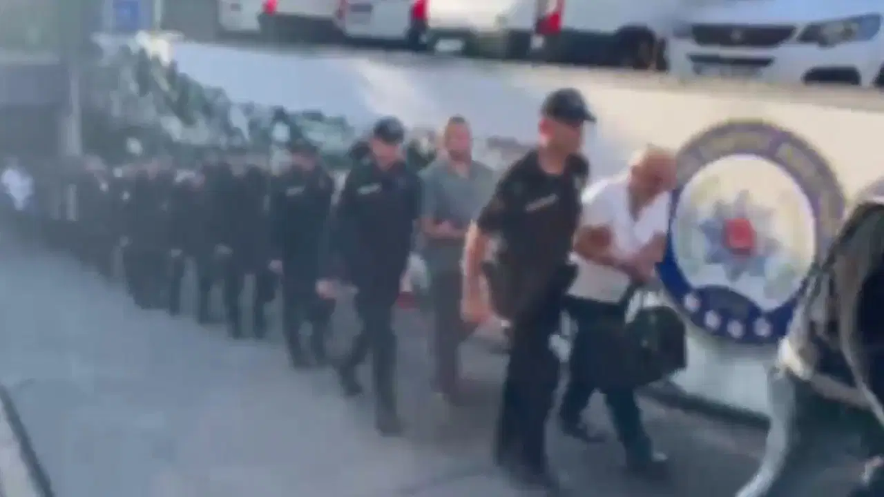 Sahte belgelerle ‘Türk vatandaşlığı’ operasyonunda 33 tutuklama: 2 bin 11 gayrimenkule el konuldu