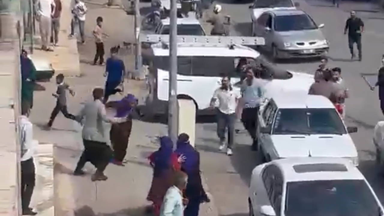 sanliurfada iki grubun tasli sopali kavgasi kamerada 1i agir 9 yarali 0 XCDlzv12