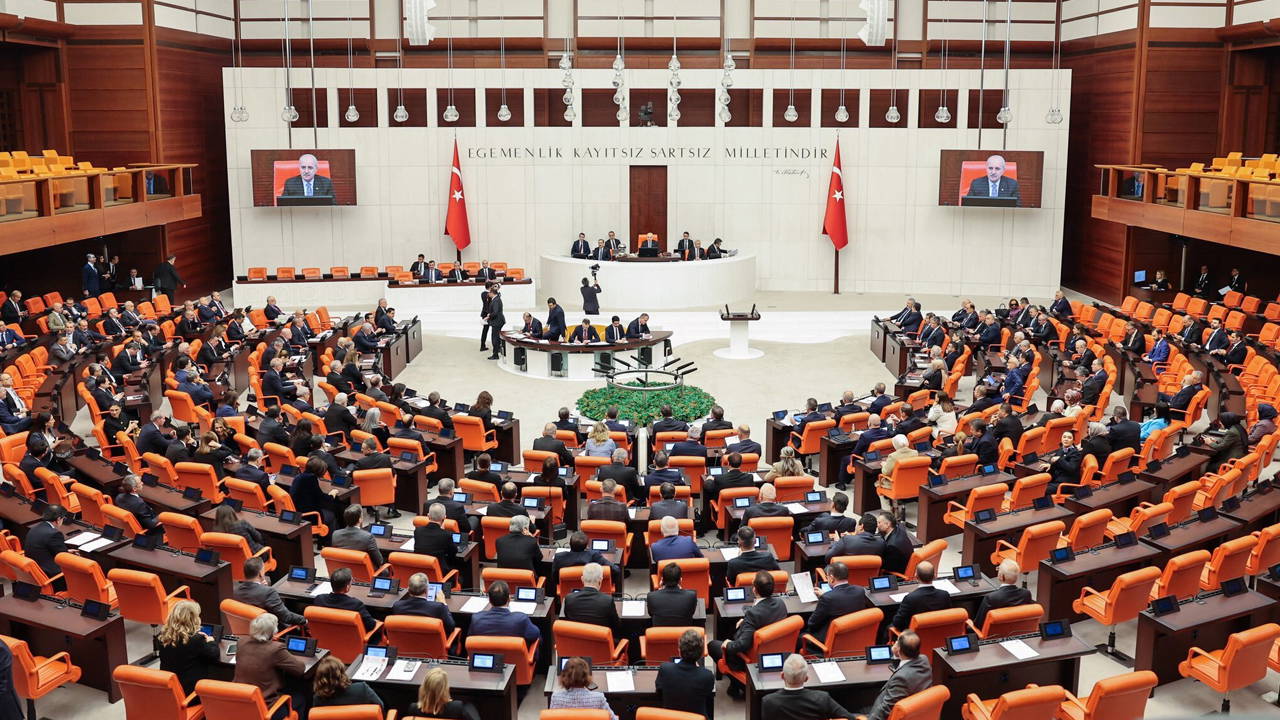 Selçuk Özdağ, fon ve portföy şirketlerindeki fiyat hareketlerini Meclis gündemine taşıdı