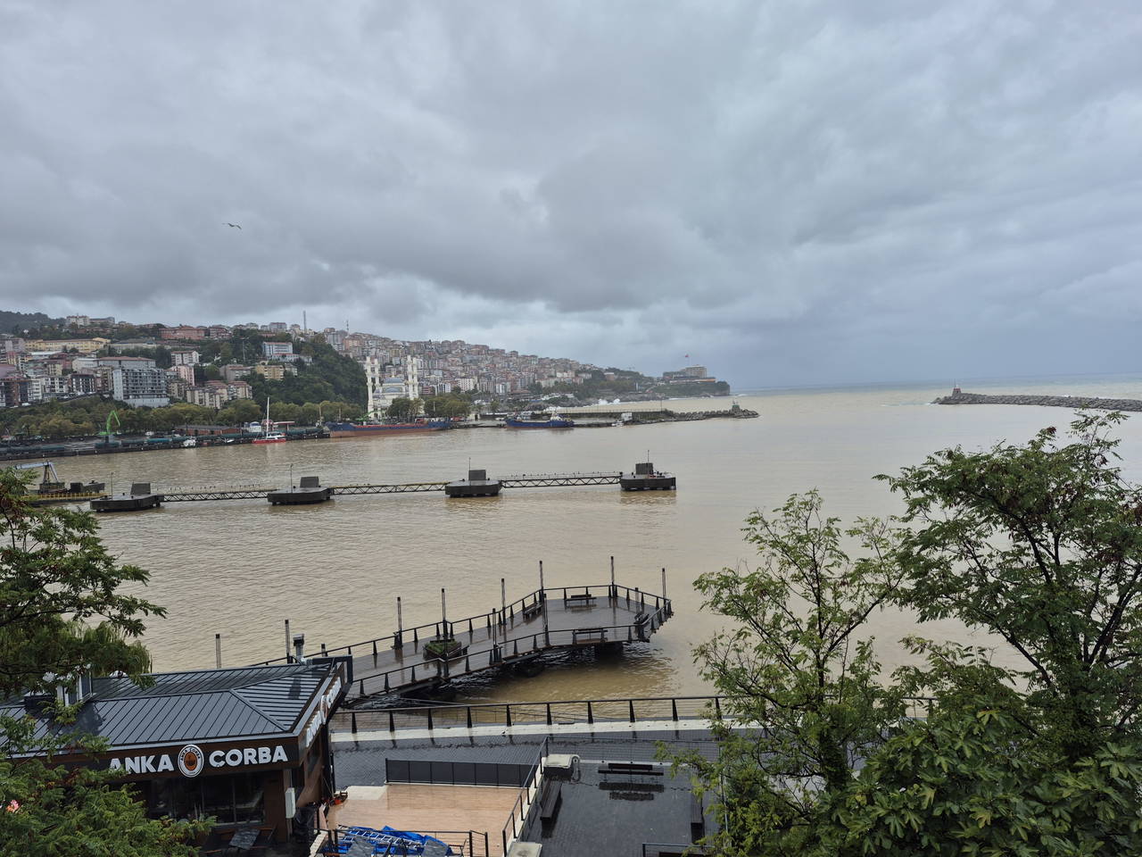 Zonguldak’ta yağış sonrası deniz çamur rengini aldı 2 zonguldakta yagis sonrasi deniz camur rengini aldi 0 7CQ6mfX3